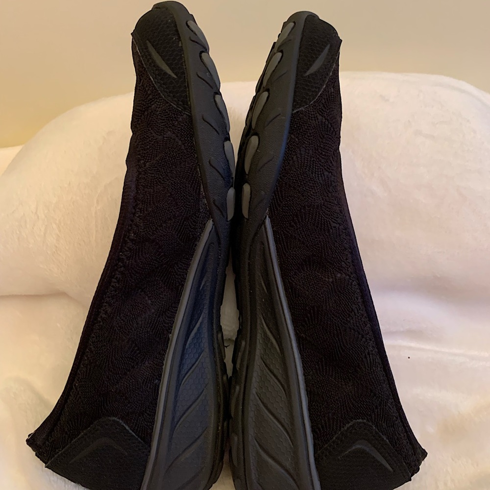 Skechers memory foam fashion slip on athletic shoes